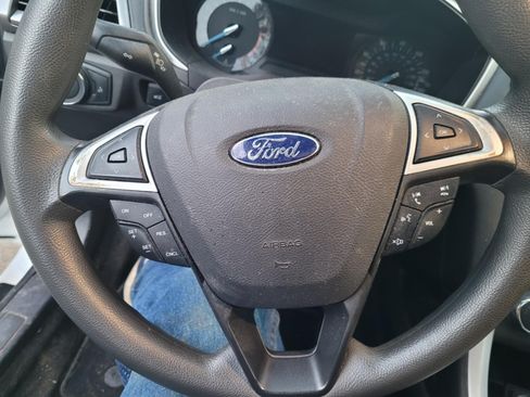 Used 2016 Ford Fusion SE image 12