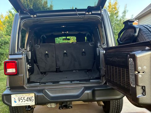 Used 2019 Jeep Wrangler Unlimited Sport S AWD/4WD image 13