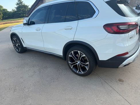 Used 2022 BMW X5 xDrive40i w/ Parking Assistance Package AWD/4WD image 4