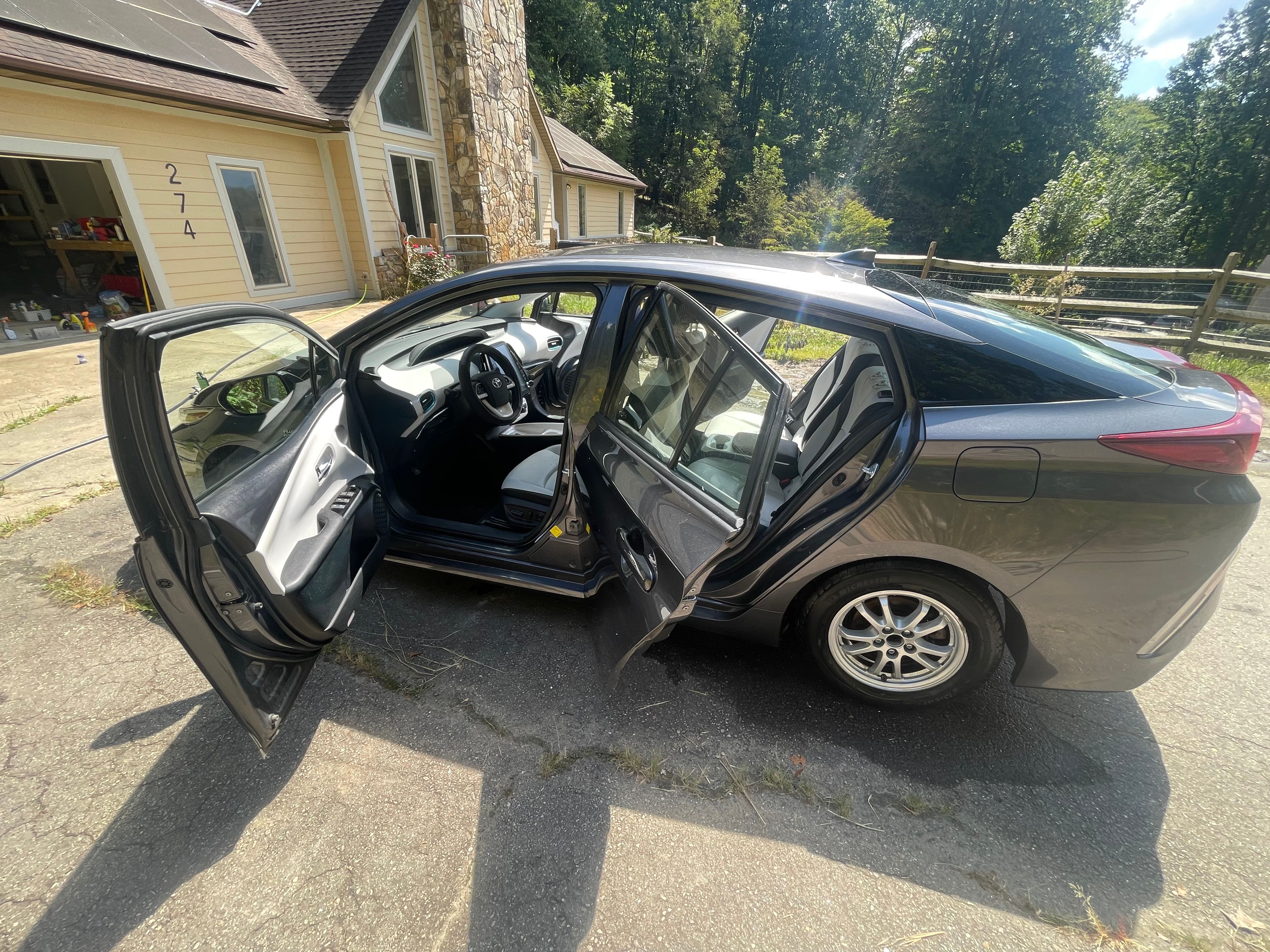 Used 2018 Toyota Prius Prime Premium FWD image 15