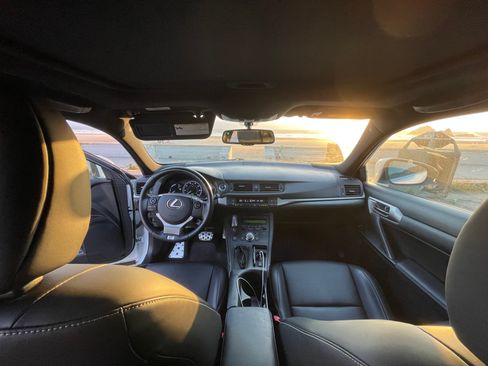 Used 2015 Lexus CT 200h w/ F Sport w/Nuluxe Interior FWD image 16
