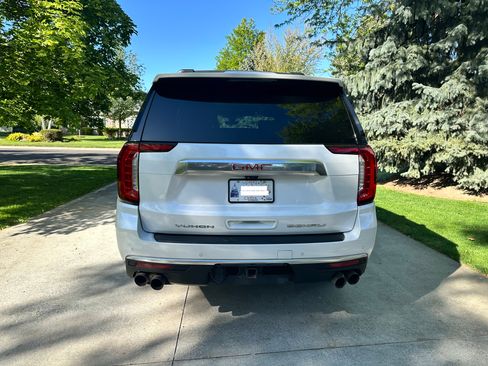 Used 2021 GMC Yukon Denali w/ Denali Premium Package AWD/4WD image 13