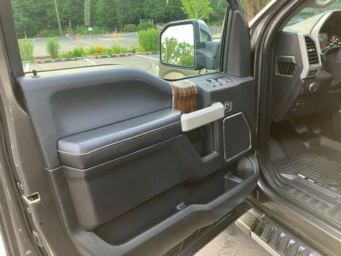 Used 2018 Ford F150 Lariat w/ Equipment Group 502A Luxury AWD/4WD image 9
