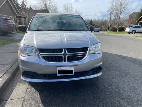 Used 2016 Dodge Grand Caravan image 4