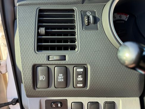 Used 2015 Toyota Tacoma 4x4 Double Cab image 16