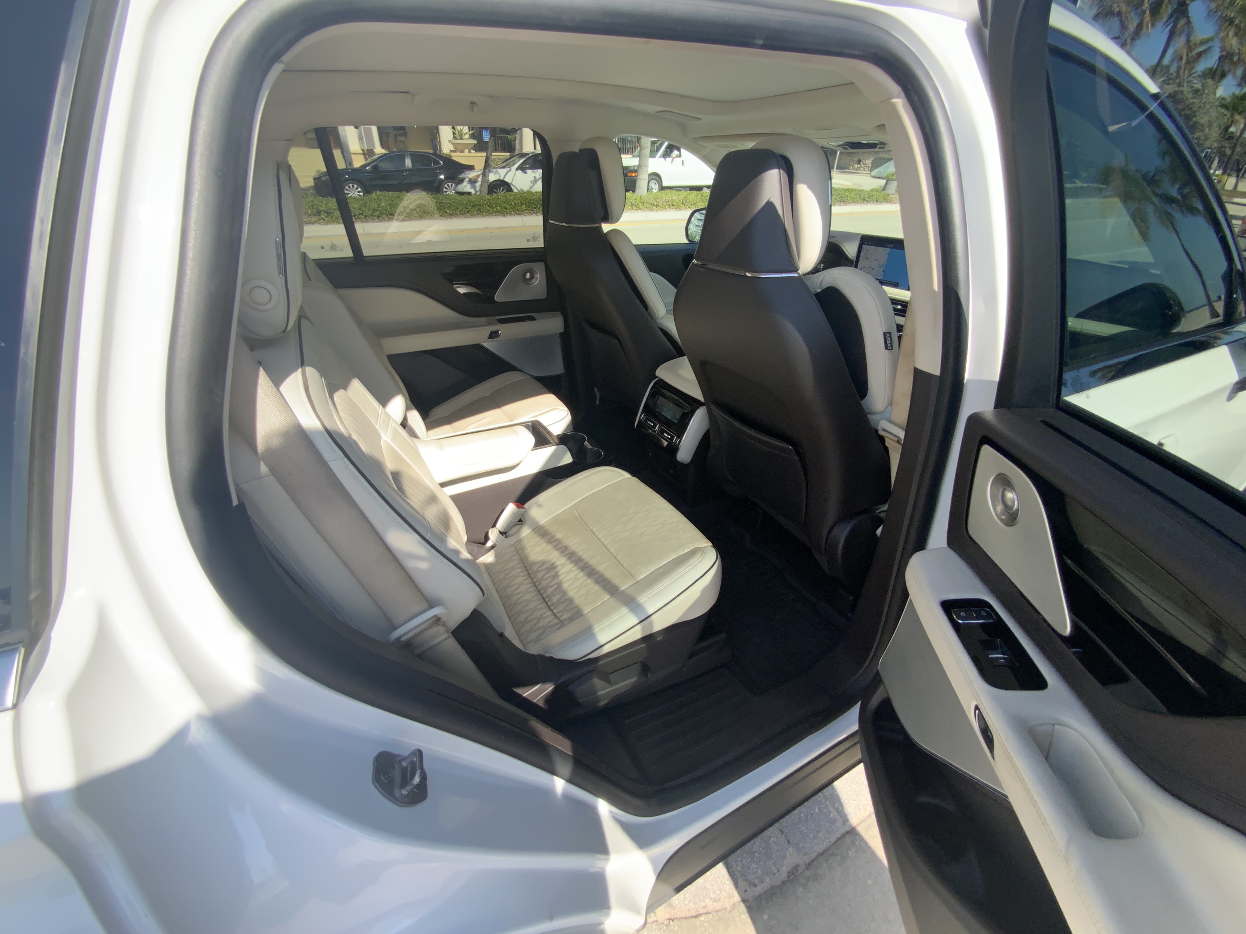 Used 2020 Lincoln Aviator Black Label w/ Class IV Trailer Tow Package AWD/4WD image 21