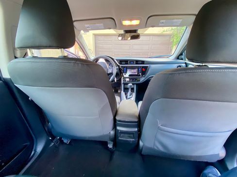 Used 2018 Toyota Corolla LE image 32