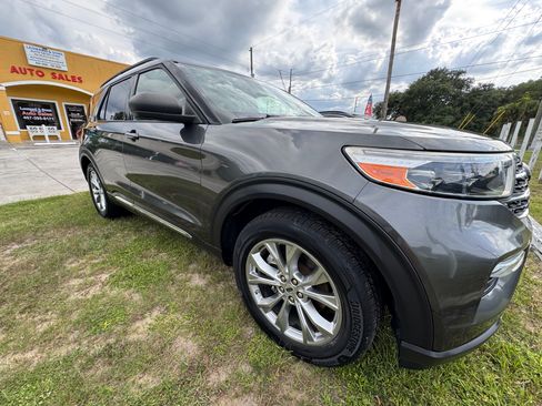 Used 2020 Ford Explorer XLT w/ Equipment Group 202A RWD image 4