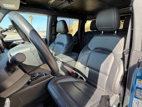 Used 2023 Ford Bronco Badlands image 15