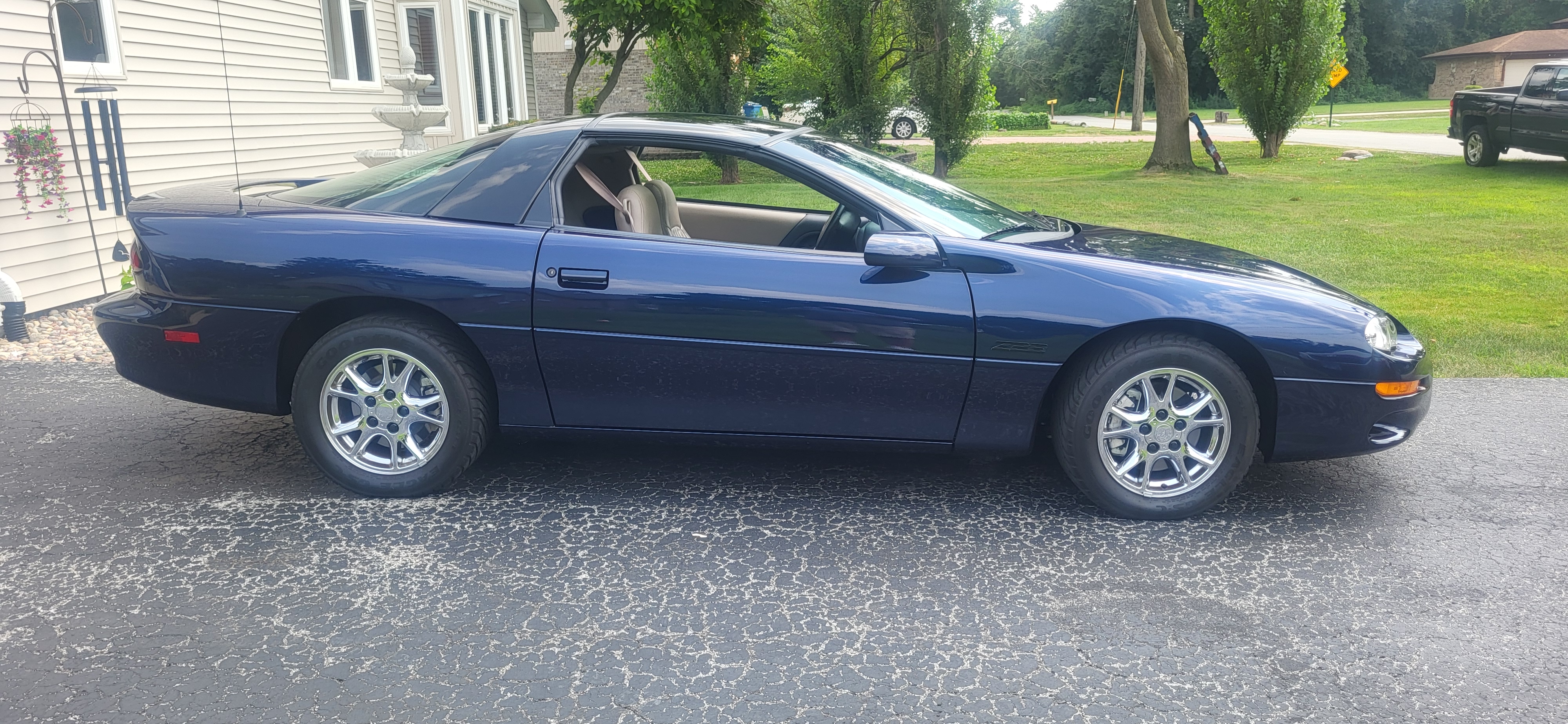 Used 2002 Chevrolet Camaro Z28 w/ Preferred Equipment Group 2 RWD image 4
