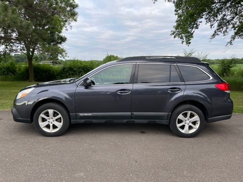 Used 2013 Subaru Outback 2.5i Premium w/ All-Weather Pkg AWD/4WD image 6