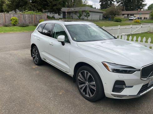 Used 2022 Volvo XC60 B5 Inscription w/ Advanced Package AWD/4WD image 2