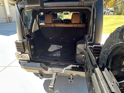 Used 2011 Jeep Wrangler Unlimited Rubicon w/ Call of Duty Group image 10