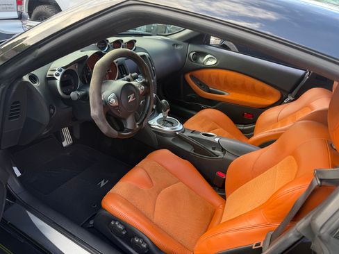 Used 2013 Nissan 370Z Touring RWD image 4