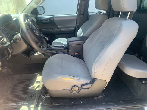 Used 2017 Toyota Tacoma SR w/ SR Convenience Package AWD/4WD image 5