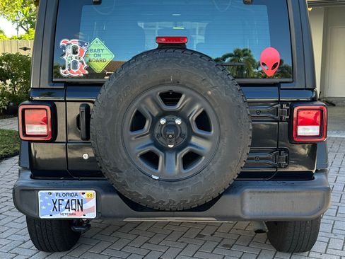 Used 2018 Jeep Wrangler Unlimited Sport image 5