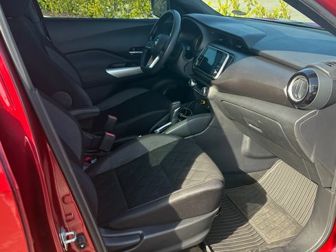 Used 2020 Nissan Kicks SV image 9