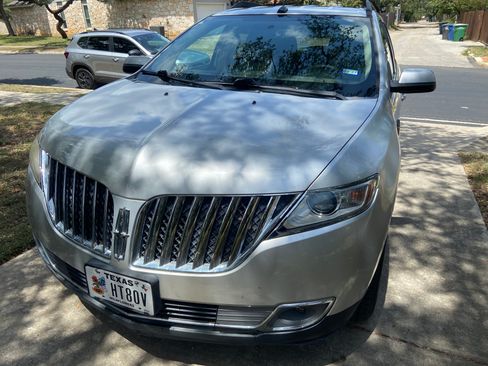 Used 2015 Lincoln MKX FWD image 2