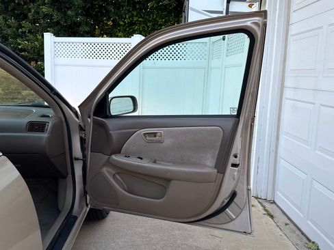 Used 2001 Toyota Camry LE image 15