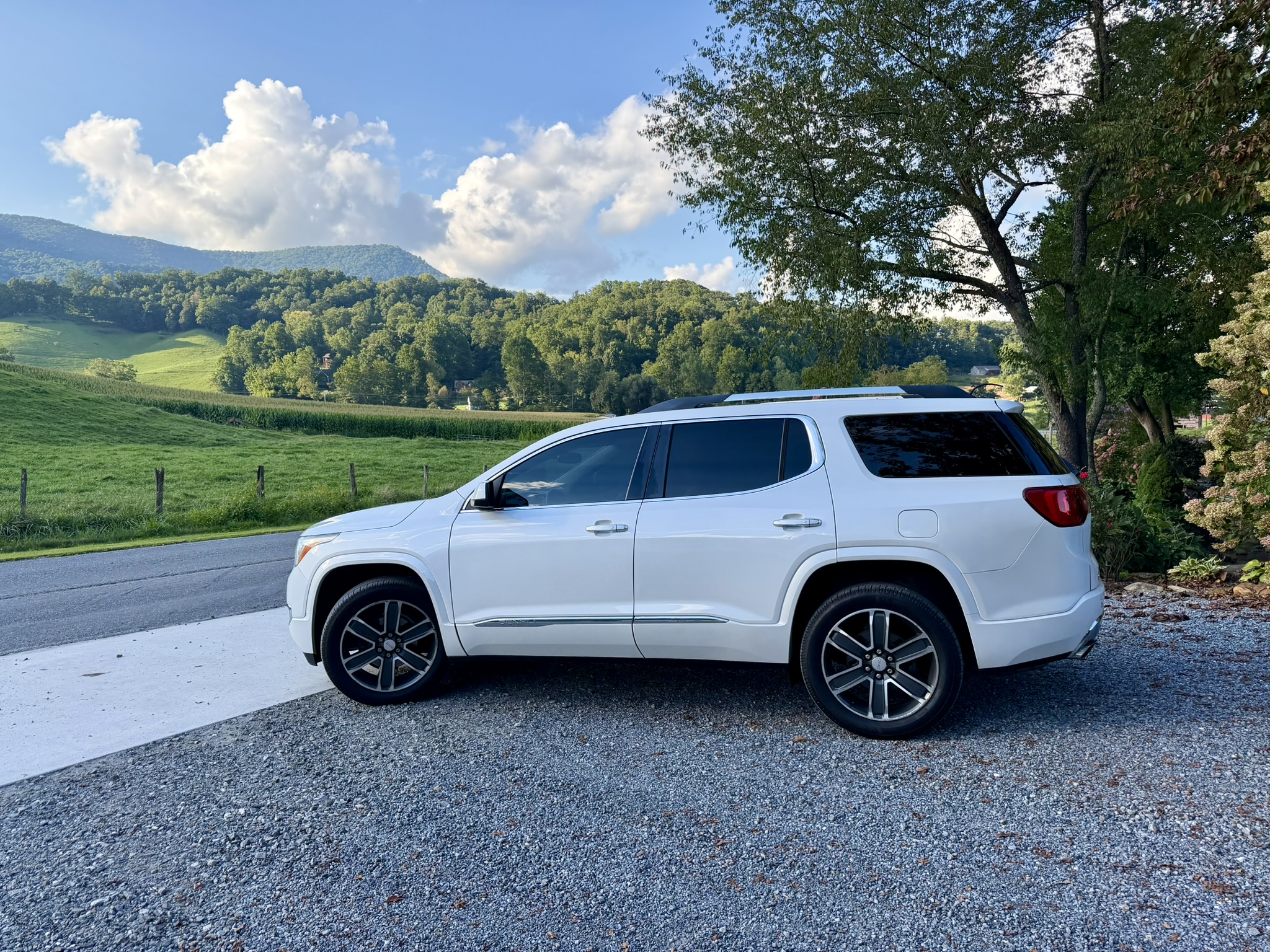 Used 2017 GMC Acadia Denali FWD image 4