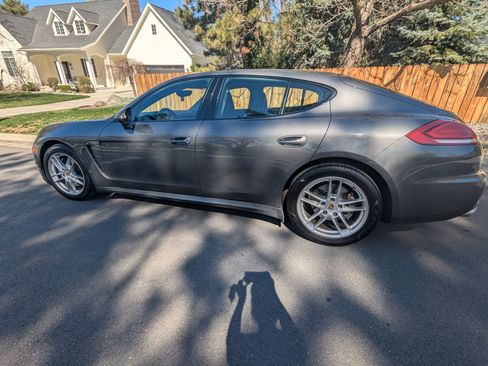 Used 2016 Porsche Panamera 4 Edition image 4