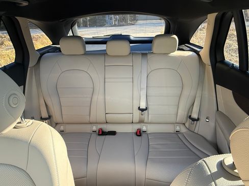 Used 2018 Mercedes-Benz GLC 300 4MATIC image 11