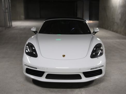 Used 2019 Porsche 718 Boxster RWD image 11