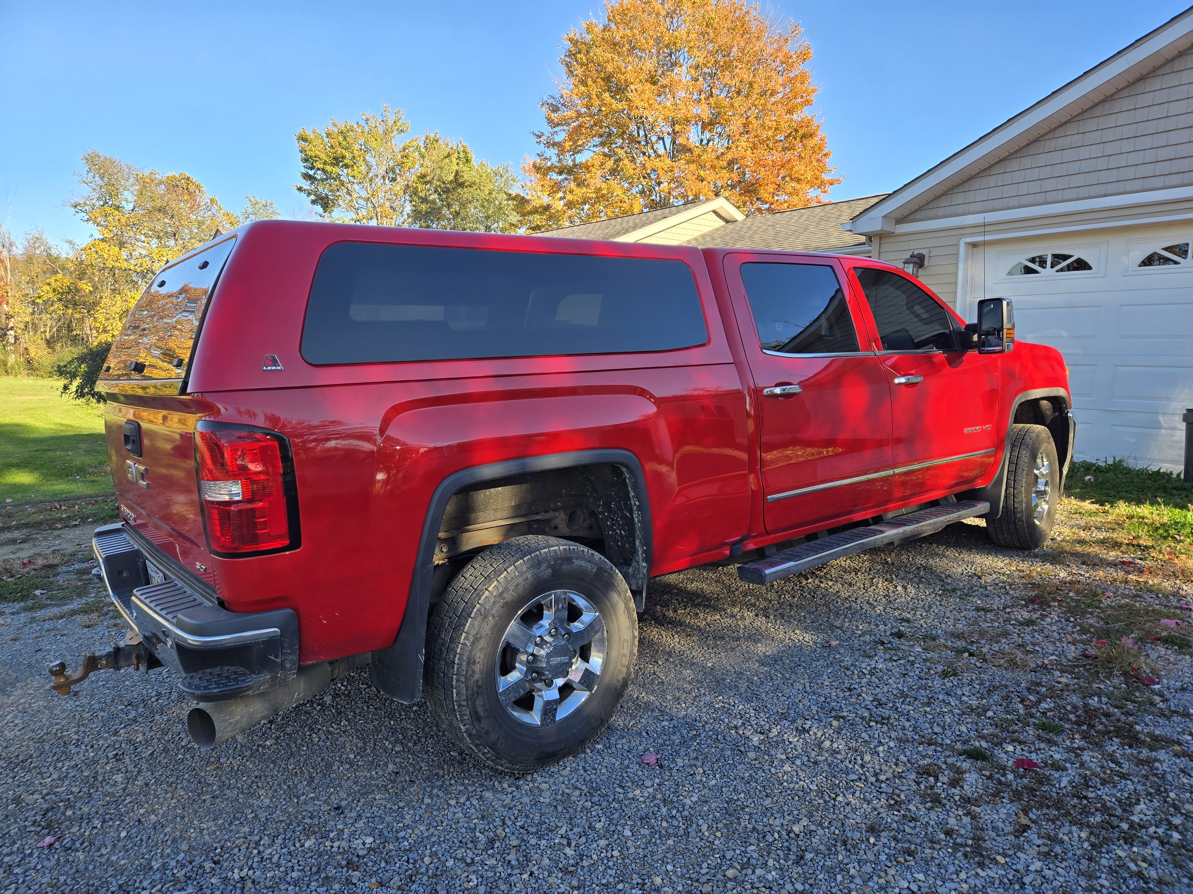 Used 2019 GMC Sierra 2500 SLT w/ Duramax Plus Package AWD/4WD image 4