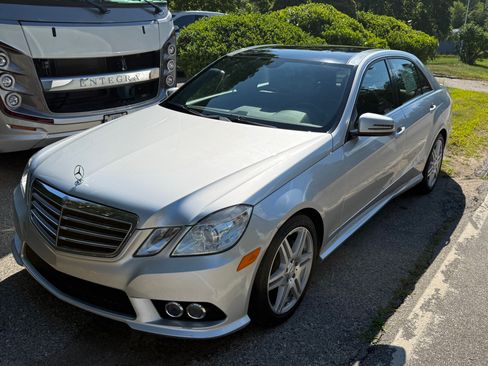 Used 2010 Mercedes-Benz E 350 4MATIC Sedan image 5