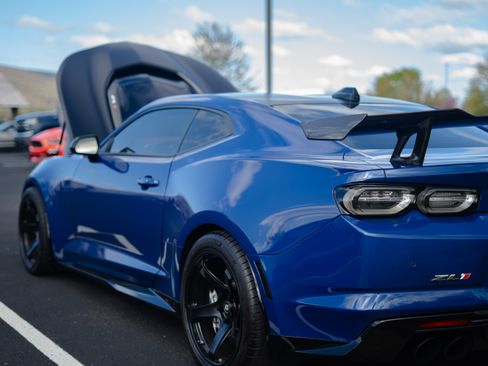 Used 2021 Chevrolet Camaro ZL1 RWD image 22