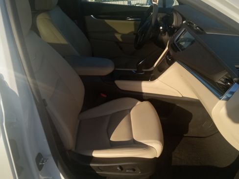 Used 2017 Cadillac XT5 FWD image 7