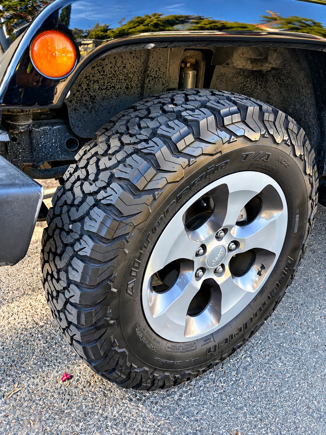 Used 2017 Jeep Wrangler Unlimited Sahara w/ Connectivity Group AWD/4WD image 6