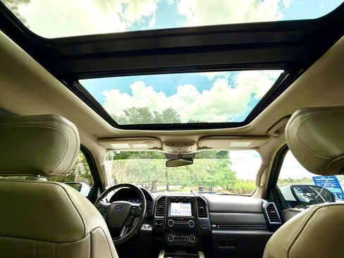 Used 2018 Ford Expedition Max Limited RWD image 25