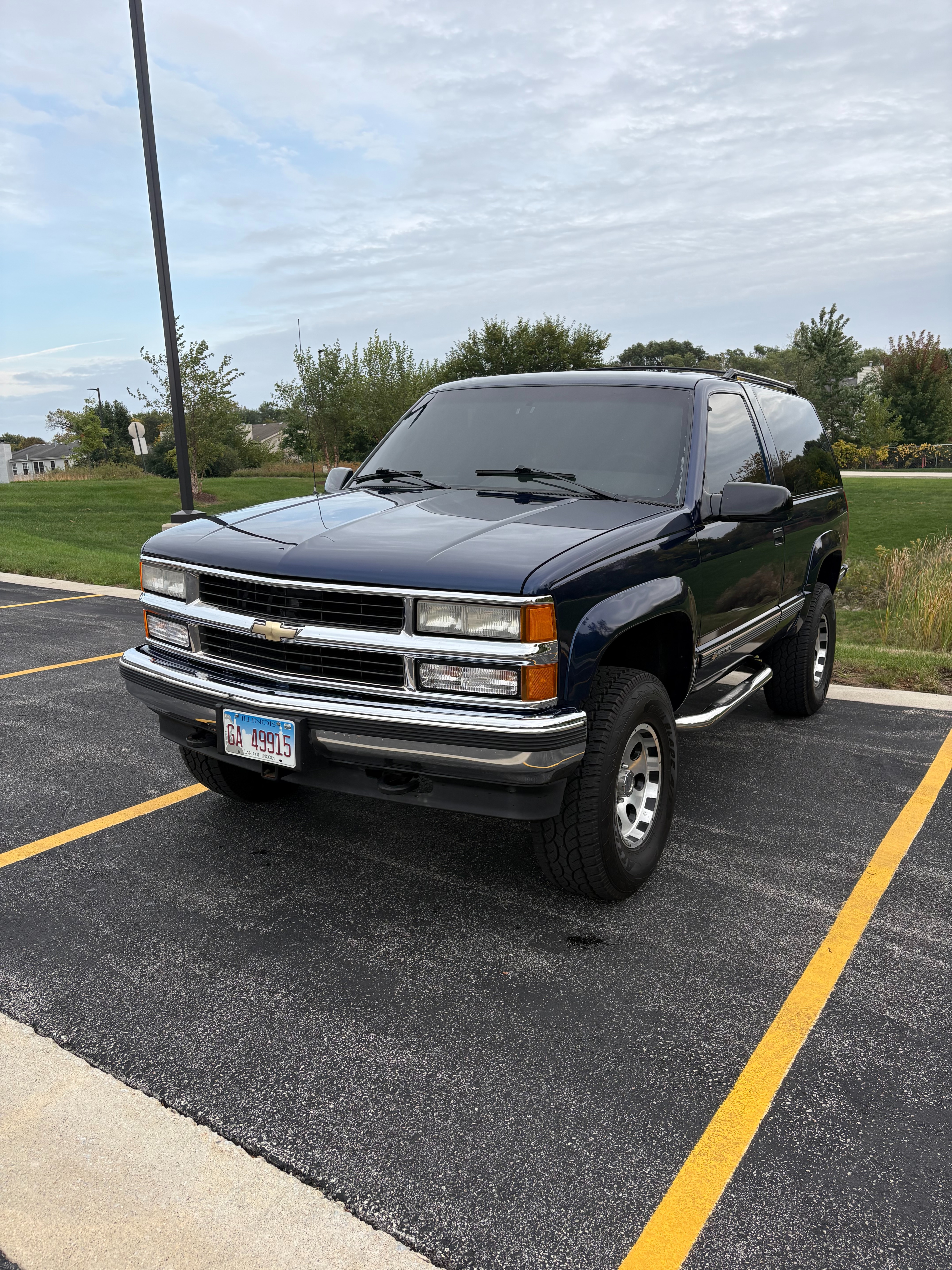 Used 1995 Chevrolet Tahoe 4WD 2-Door image 2