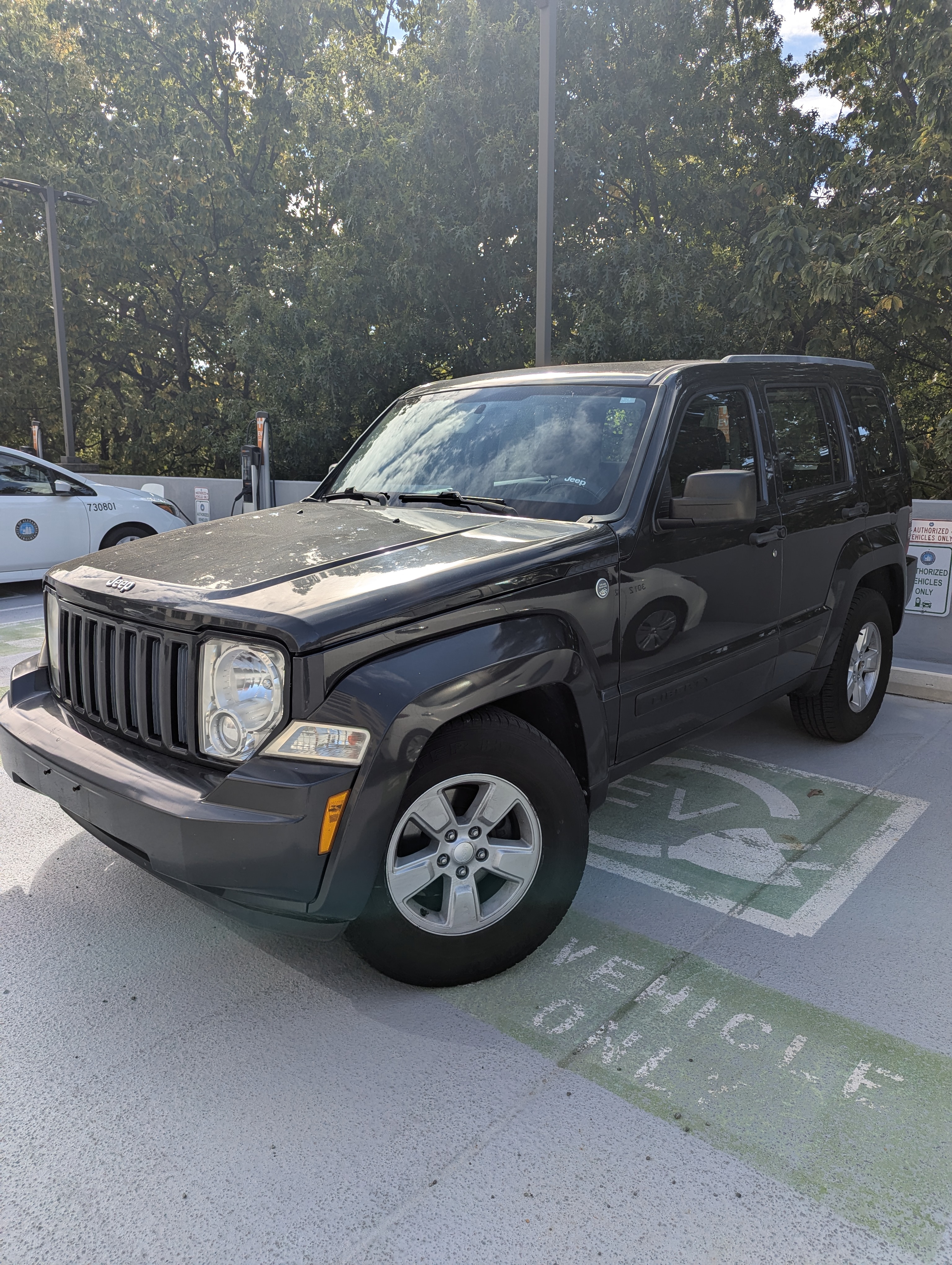 Used 2011 Jeep Liberty Sport AWD/4WD image 1