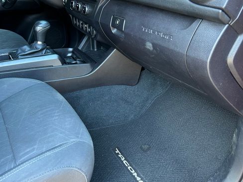 Used 2016 Toyota Tacoma TRD Off-Road w/ Premium & Technology Package image 14