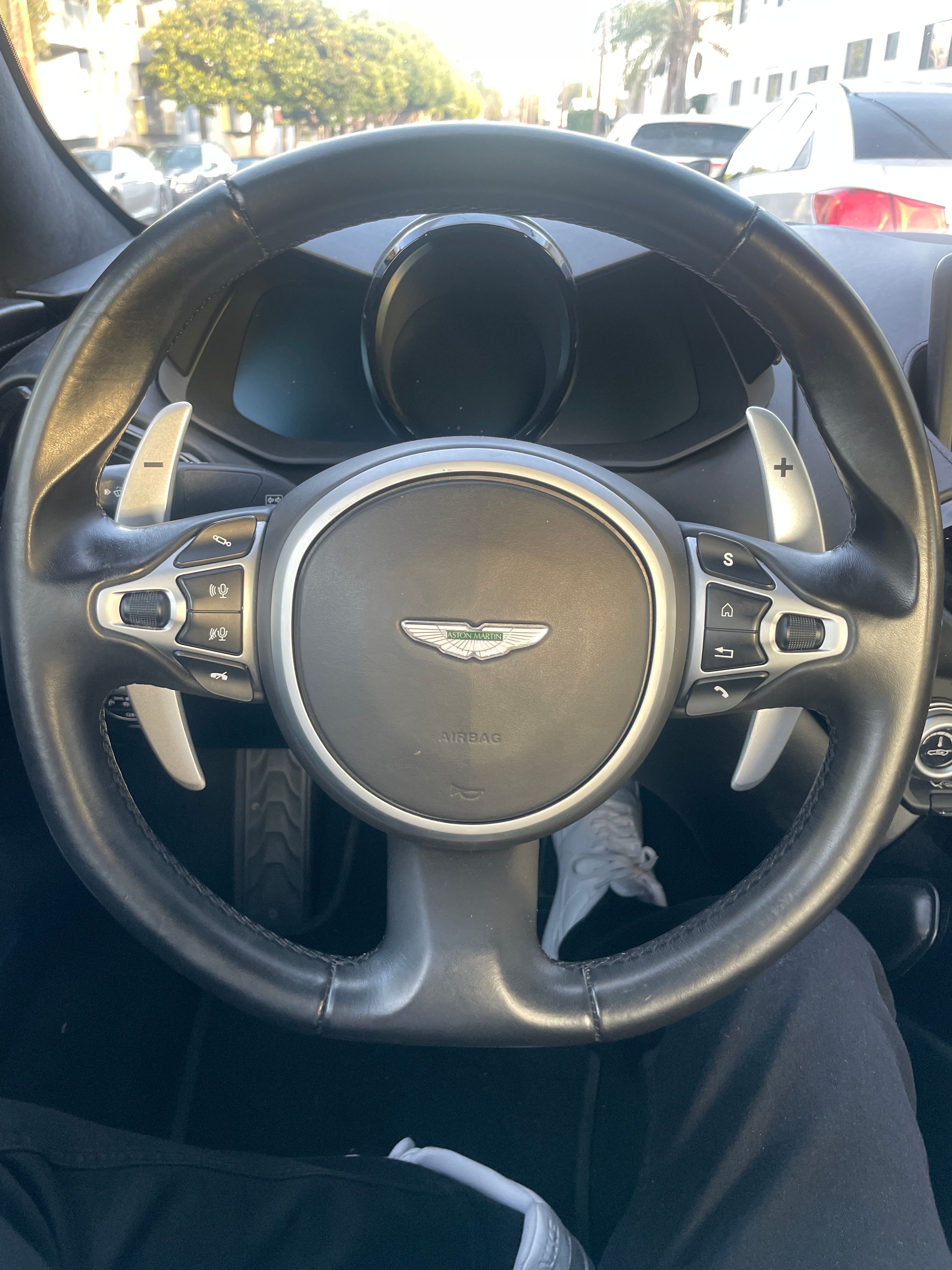 Used 2019 Aston Martin V8 Vantage Coupe RWD image 8