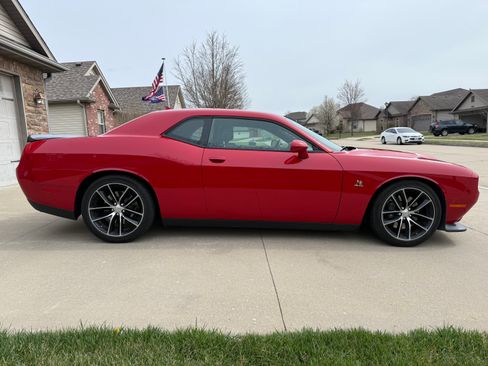 Used 2016 Dodge Challenger R/T Scat Pack w/ Leather Interior Group RWD image 8