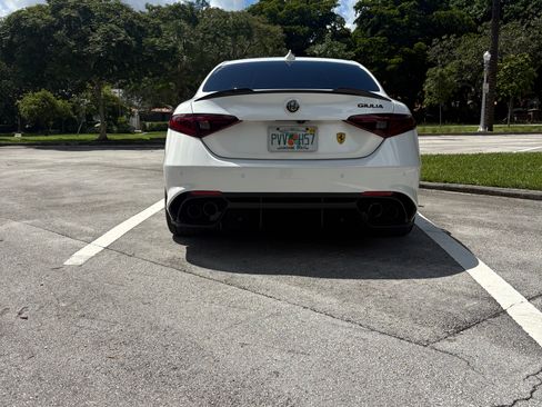 Used 2017 Alfa Romeo Giulia Quadrifoglio image 5