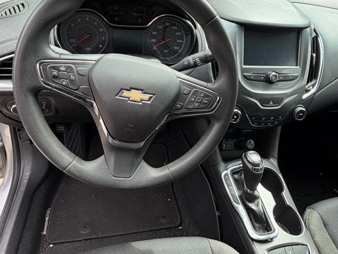Used 2016 Chevrolet Cruze LT FWD image 8