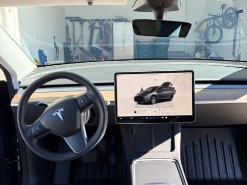 Used 2022 Tesla Model Y Long Range image 5