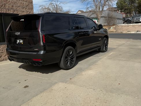 Used 2024 Cadillac Escalade ESV V w/ LPO, ONYX Package image 5