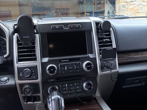 Used 2018 Ford F150 Lariat w/ Equipment Group 502A Luxury AWD/4WD image 13