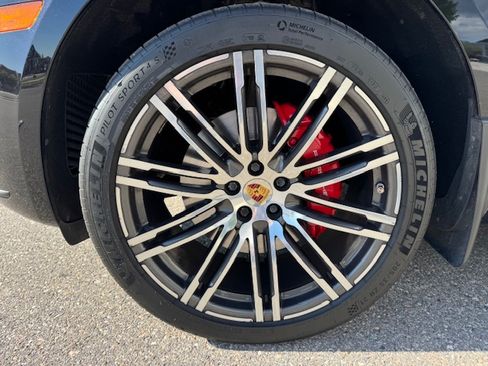Used 2015 Porsche Macan Turbo AWD/4WD image 5