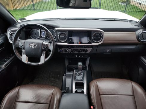 Used 2018 Toyota Tacoma Limited image 11
