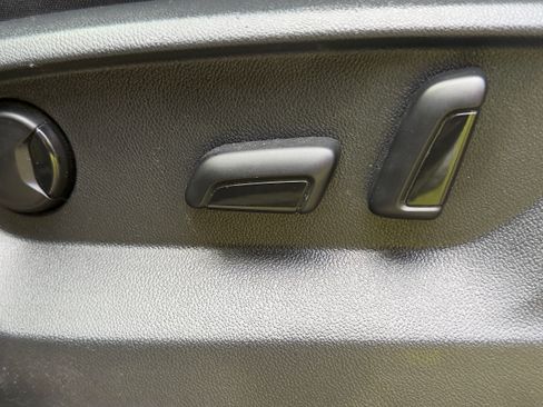 Used 2020 Volkswagen Tiguan SE w/ Panoramic Sunroof Package image 20