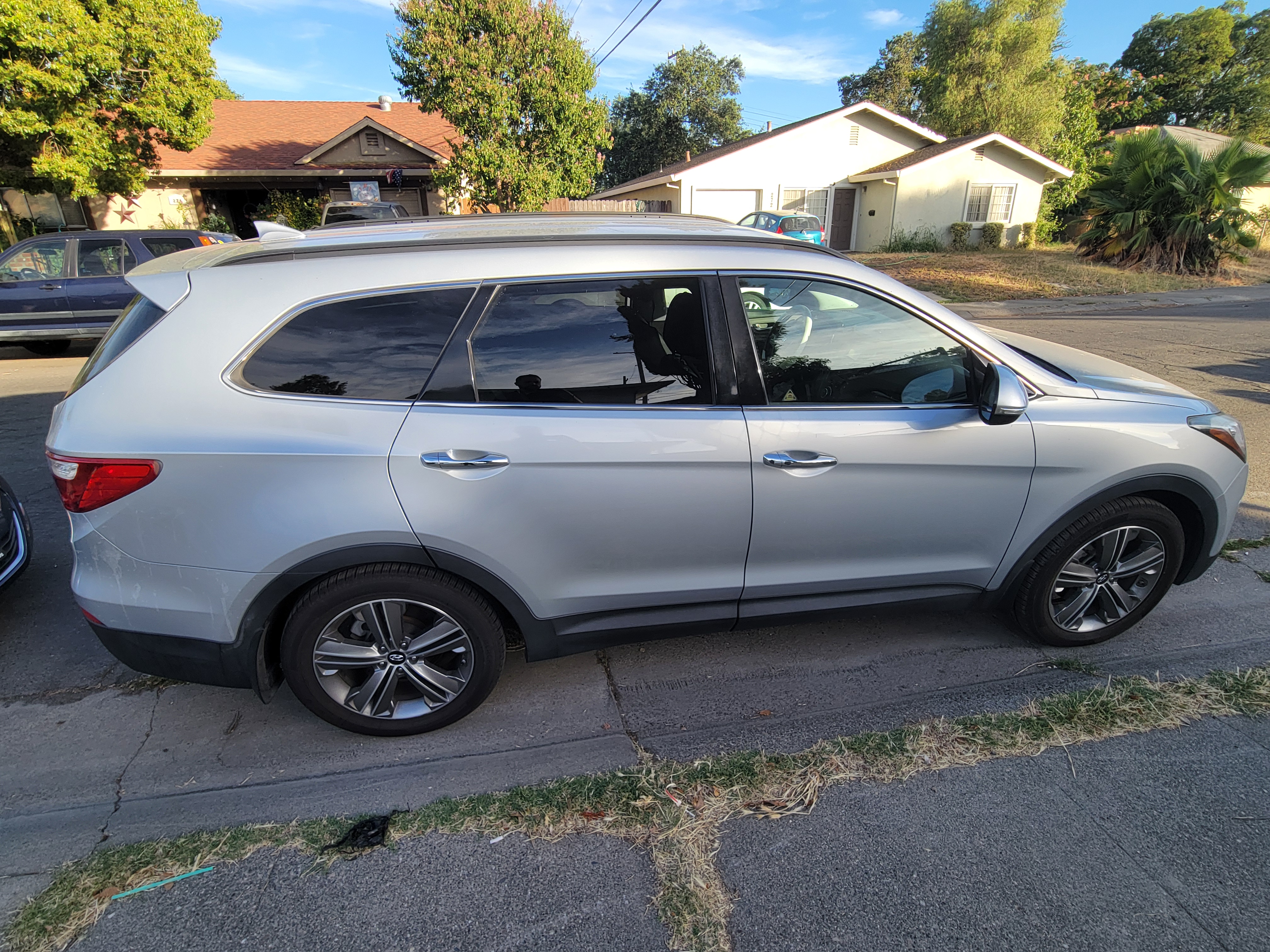 Used 2014 Hyundai Santa Fe GLS w/ Premium Package 05 FWD image 4