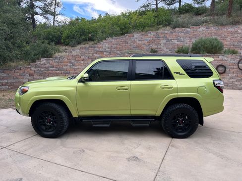 Used 2023 Toyota 4Runner TRD Off-Road Premium w/ Moonroof Package AWD/4WD image 2