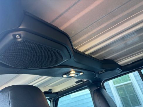 Used 2023 Jeep Gladiator Sport image 28