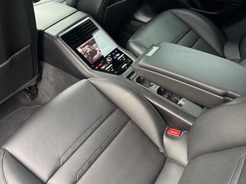 Used 2018 Porsche Panamera 4S image 19